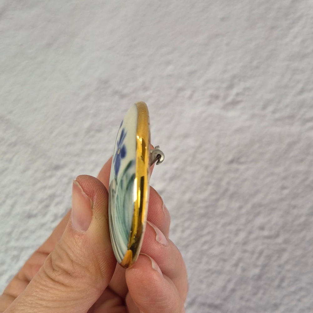 Vintage Susan Gilbert 1990 Signed Hand Painted Ceramic Blue Iris Floral Brooch - Picture 5 of 7